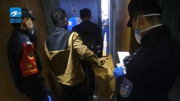 坐高铁冒用他人身份被乘警拦下，男子：我买不了票