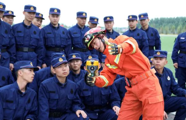 震撼！这张照片被疯传！背后故事曝光……