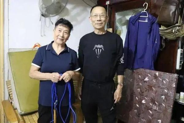 冲上热搜！浙江奶奶能连续跳绳1000个：真看不出她81岁了