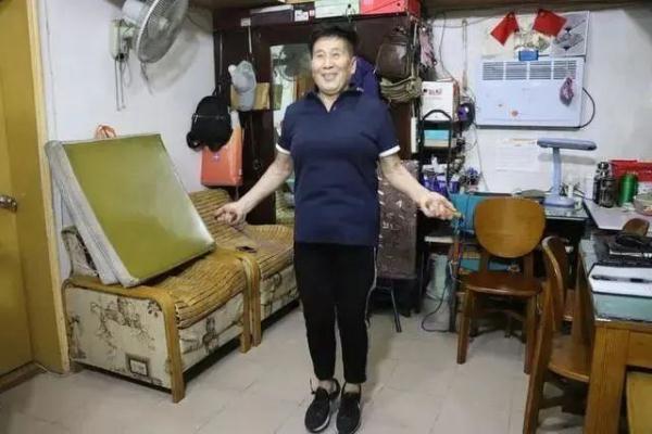 冲上热搜！浙江奶奶能连续跳绳1000个：真看不出她81岁了