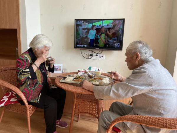 冲上热搜!95岁老人分隔60年后重逢,决定结婚 冲上热搜!95岁老人分隔60年后重逢,决定结婚