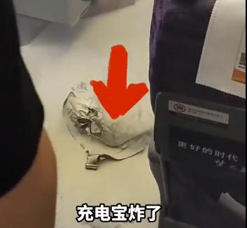 太吓人！男子胸口蓝牙耳机突然喷火！