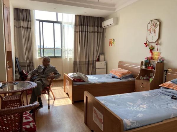 冲上热搜!95岁老人分隔60年后重逢,决定结婚 冲上热搜!95岁老人分隔60年后重逢,决定结婚