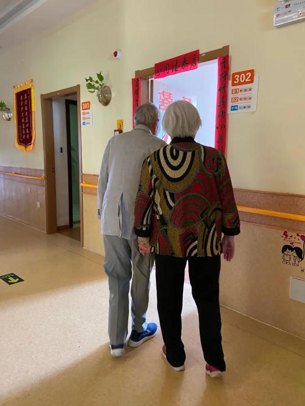 冲上热搜!95岁老人分隔60年后重逢,决定结婚 冲上热搜!95岁老人分隔60年后重逢,决定结婚