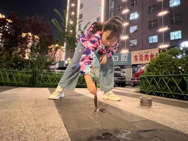 坚持6年!这位88岁老爷爷,免费在广场教书法 坚持6年!这位88岁老爷爷,免费在广场教书法