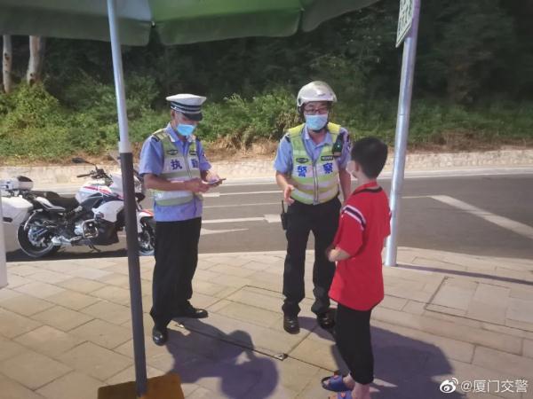 晚8点，发生在厦门地铁2号线建业路站！这一幕太暖心！