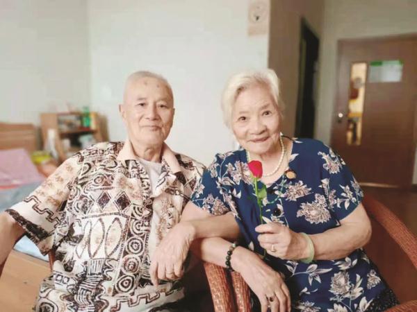 60年后又重逢！青梅竹马的他们95岁领证结婚