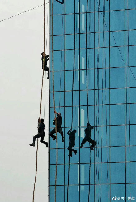 这不是电影 这是特警训练现场