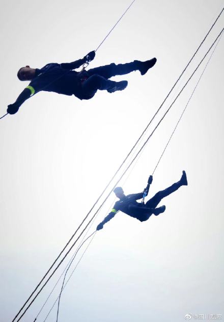 这不是电影 这是特警训练现场