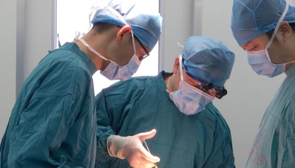 黑眼圈门诊一号难求，医生表示：这些人不需要过度干预！