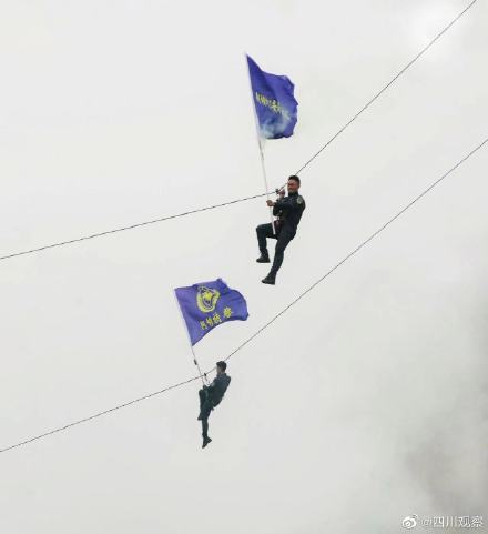 这不是电影 这是特警训练现场