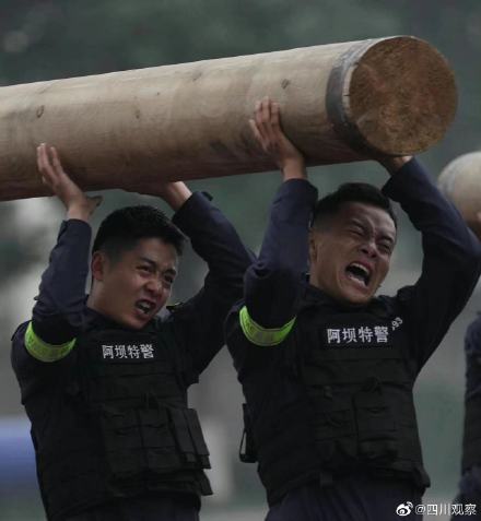 这不是电影 这是特警训练现场