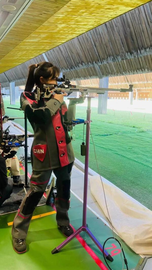 18岁高三女生勇夺四金!从进校队到成为世界冠军她才用了6年 18岁高三女生勇夺四金!从进校队到成为世界冠军她才用了6年