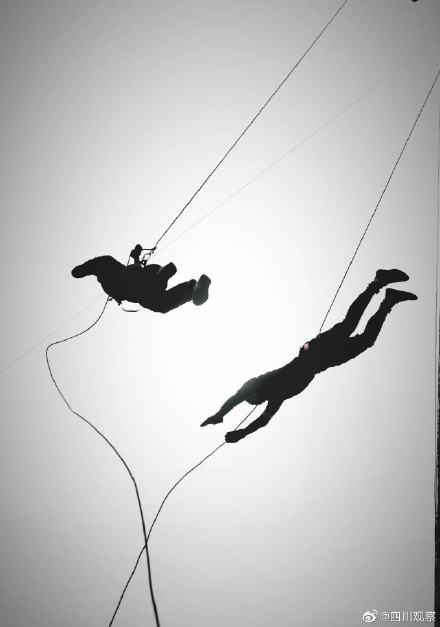 这不是电影 这是特警训练现场