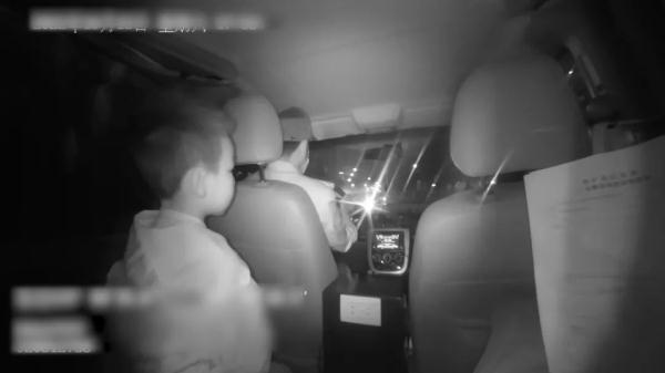 走失男孩报出一串奇怪数字，民警试着拨通电话