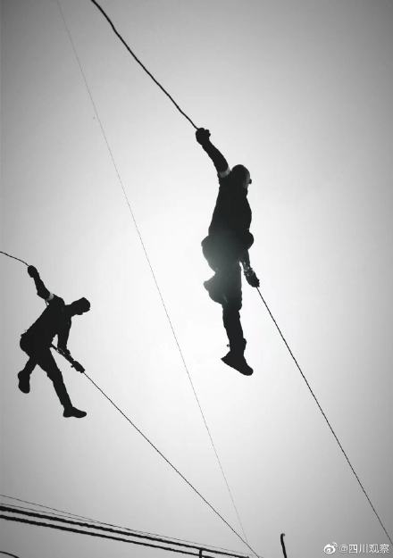 这不是电影 这是特警训练现场