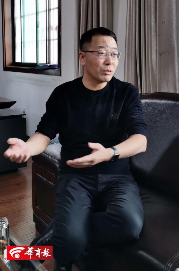 十年前白菜滞销遇到好心人，男子为感恩每年送自家土特产