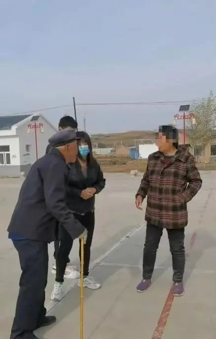 老父亲忘记儿子已去世,经常外出寻找!全村默契守护“秘密” 老父亲忘记儿子已去世,经常外出寻找!全村默契守护“秘密”