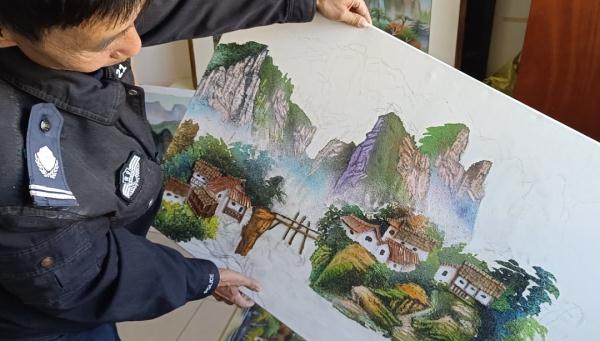 太惊艳！长沙56岁保安用树枝砂石作画，网友：屈才了……