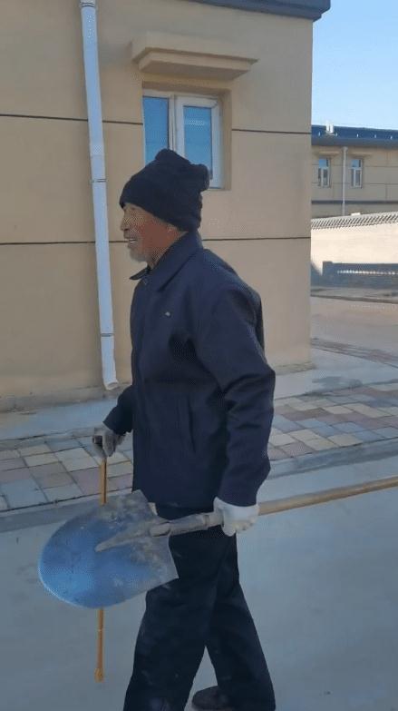 老父亲忘记儿子已去世,经常外出寻找!全村默契守护“秘密” 老父亲忘记儿子已去世,经常外出寻找!全村默契守护“秘密”