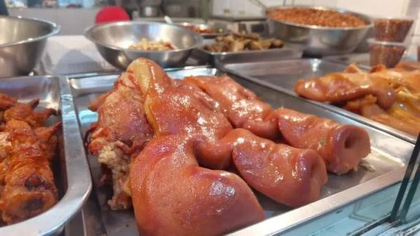 馋哭！上海这条百米熟食街火了：30多家美食铺子，好吃不贵，谢绝“网红”拍摄