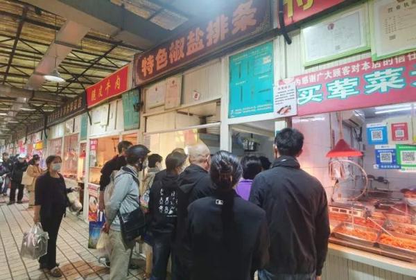 馋哭！上海这条百米熟食街火了：30多家美食铺子，好吃不贵，谢绝“网红”拍摄