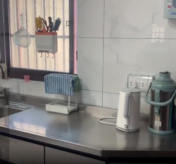 男子花近70万给儿子儿媳装新房,“不锈钢厨房”火了! 男子花近70万给儿子儿媳装新房,“不锈钢厨房”火了!