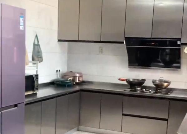 男子花近70万给儿子儿媳装新房,“不锈钢厨房”火了! 男子花近70万给儿子儿媳装新房,“不锈钢厨房”火了!