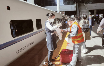 火车上点外卖！宁波等6个火车站开办互联网订餐和特产预订