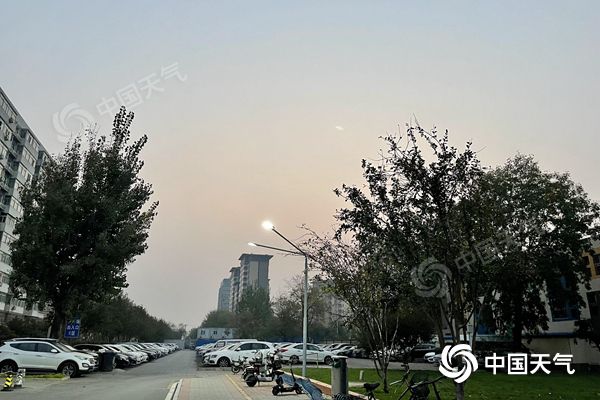 北京今天最高气温20℃西部北部有小雨 明起气温逐渐下降