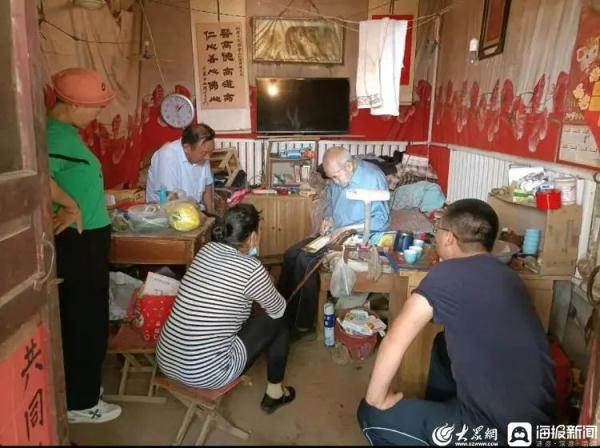 一家五代行医,103岁老中医看病居然... 一家五代行医,103岁老中医看病居然...