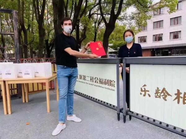 白天是律师,晚上变身面包师!意大利帅哥在上海开店... 白天是律师,晚上变身面包师!意大利帅哥在上海开店...