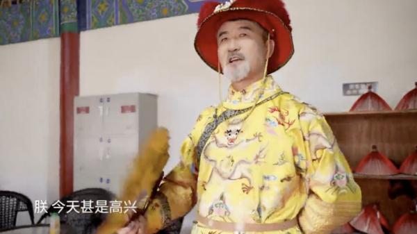 点播超100万!16位退休阿姨为过戏瘾,骗来“皇上”翻拍《甄嬛传》 点播超100万!16位退休阿姨为过戏瘾,骗来“皇上”翻拍《甄嬛传》