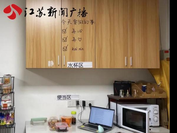 花钱买学习氛围 年轻人正在付费自习室“悄悄努力”