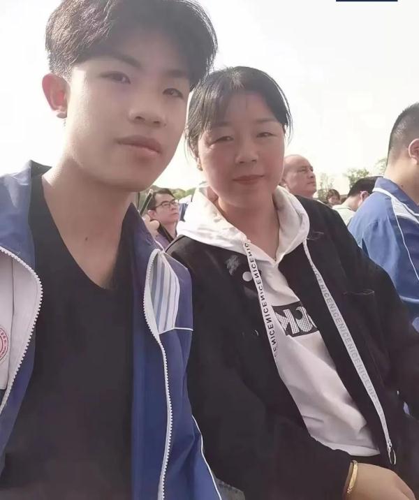 上海大学生意外离世后，全网都在说：王琛，谢谢你！