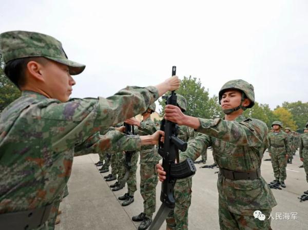 复制粘贴大场面！不愧是中国军人