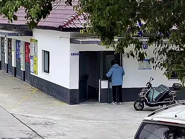 这是一起有味道的案子!狡猾窃贼居然偷公厕 这是一起有味道的案子!狡猾窃贼居然偷公厕