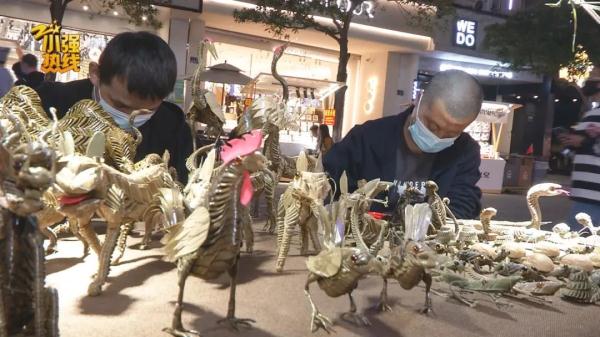 叹为观止!杭州武林夜市这个摊位火了,背后的故事,更是不得了 叹为观止!杭州武林夜市这个摊位火了,背后的故事,更是不得了