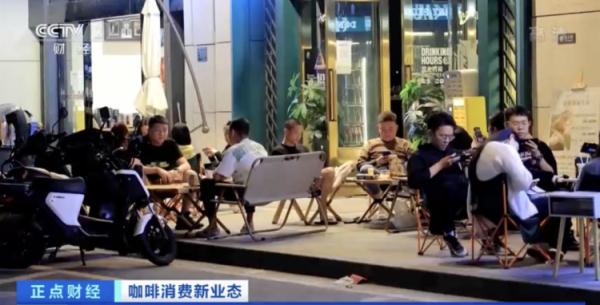 “咖啡夜市”来了！这届年轻人，咖啡“越喝越晚”