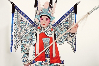 00后大学生宿舍唱京剧走红