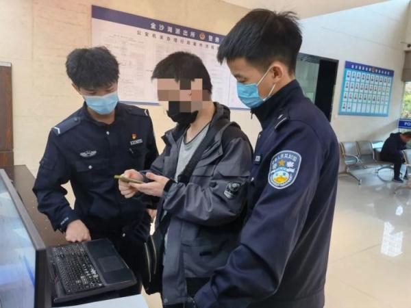 小伙到派出所求助,神色慌张!辅警见状立刻写下13个大字…… 小伙到派出所求助,神色慌张!辅警见状立刻写下13个大字……