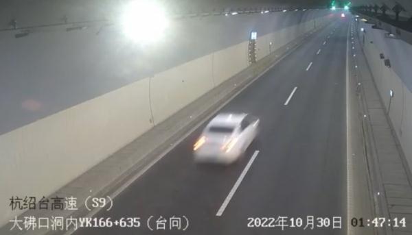 小车失灵男子126码狂奔近2小时，元凶是它！