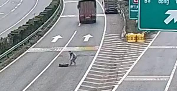高速交警来电感谢！这个过路司机做了什么?