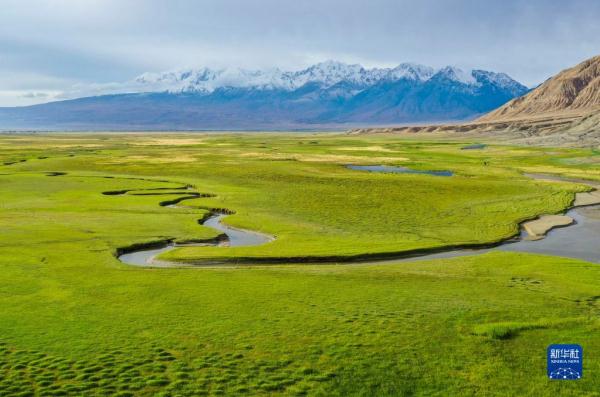 新华全媒+丨新疆:“三山两盆”孕育湿地之美