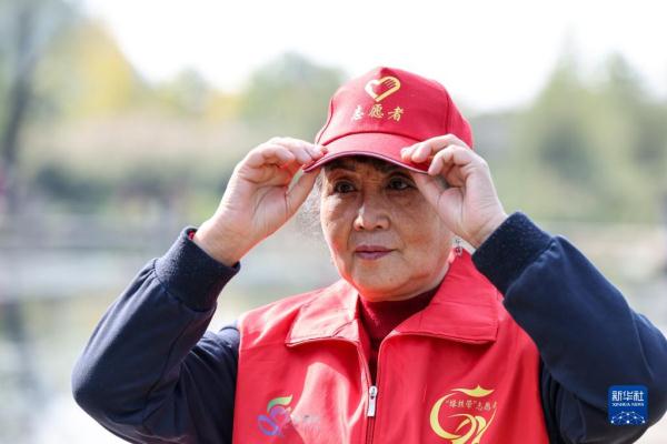 新华全媒+|湿地上的“最美阿姨” 新华全媒+|湿地上的“最美阿姨”