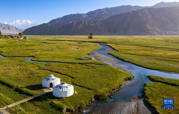 新华全媒+丨新疆:“三山两盆”孕育湿地之美