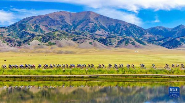 新华全媒+丨新疆:“三山两盆”孕育湿地之美