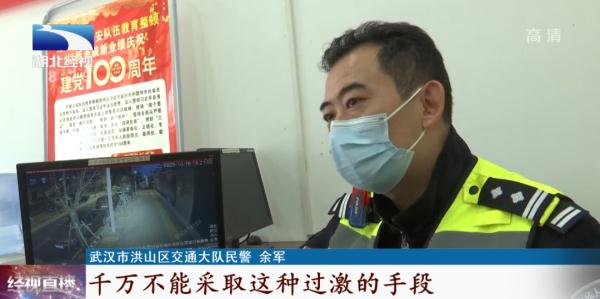 被堵几小时，车主怒了，竟做出这种行为，警方提醒……