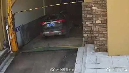 无罪！清洁工躺车库被碾亡司机一审被判无罪