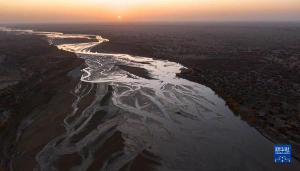 新华全媒+丨新疆:“三山两盆”孕育湿地之美